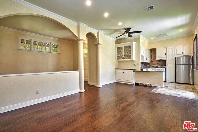 Building Photo - 424 N Arden Blvd