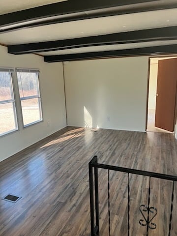 Building Photo - L-4