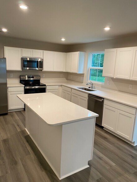 Building Photo - Room in House on Rustling Pines Ct