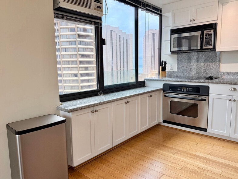 Building Photo - 343 Hobron Ln