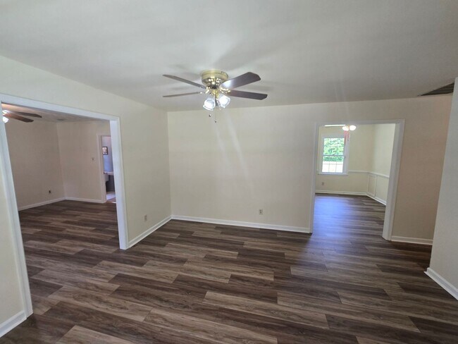 Building Photo - Stunning 3 bedroom home for rent in Ramble...