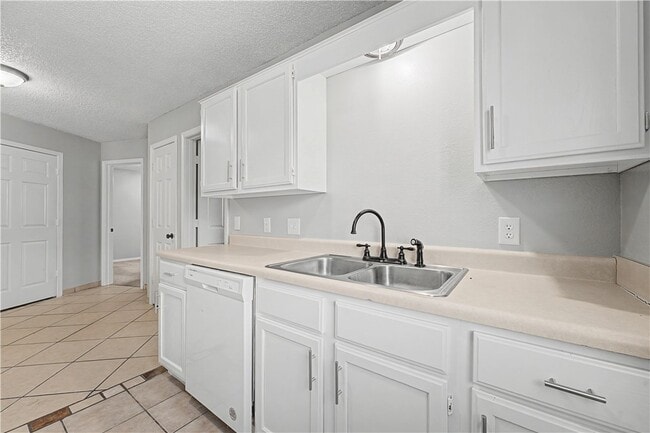 Building Photo - 3403 SW Victoria Pl