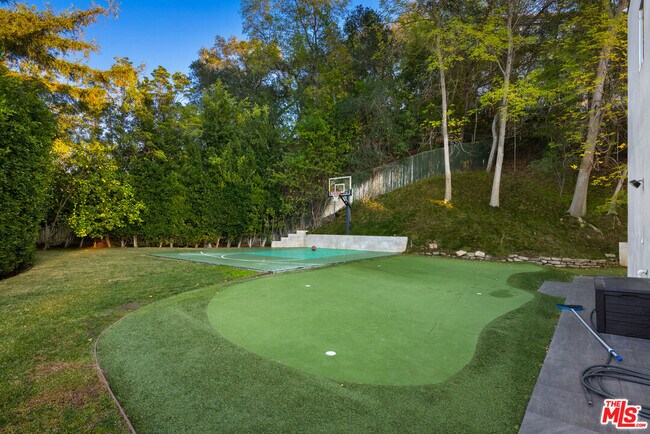 Building Photo - 2666 Hutton Dr