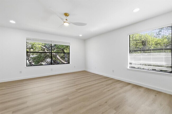 Building Photo - 1707 Yucca Ln