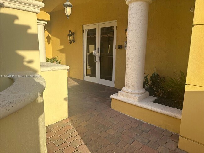 Building Photo - 322 Madeira Ave