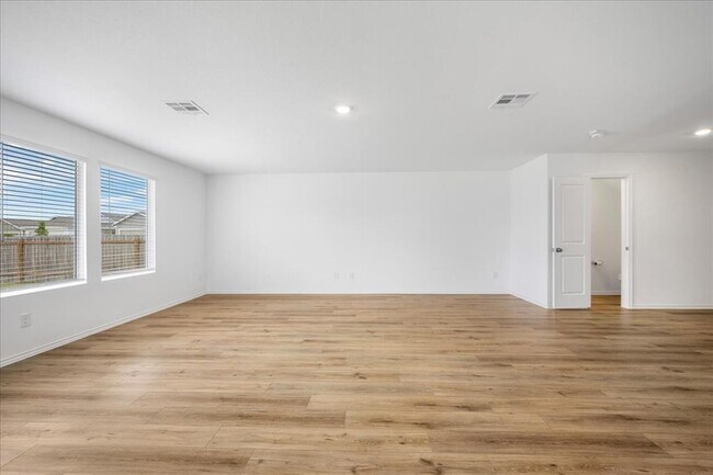 Building Photo - 220 California Bnd