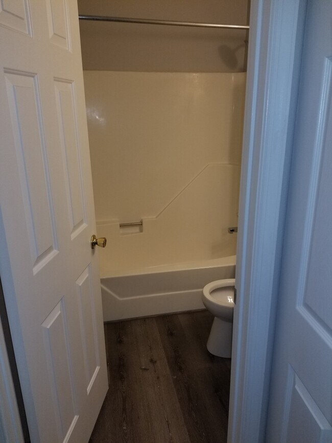 Building Photo - 42 Koncer Dr