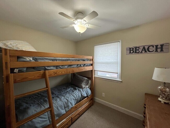 Building Photo - 406 N Dorset Ave