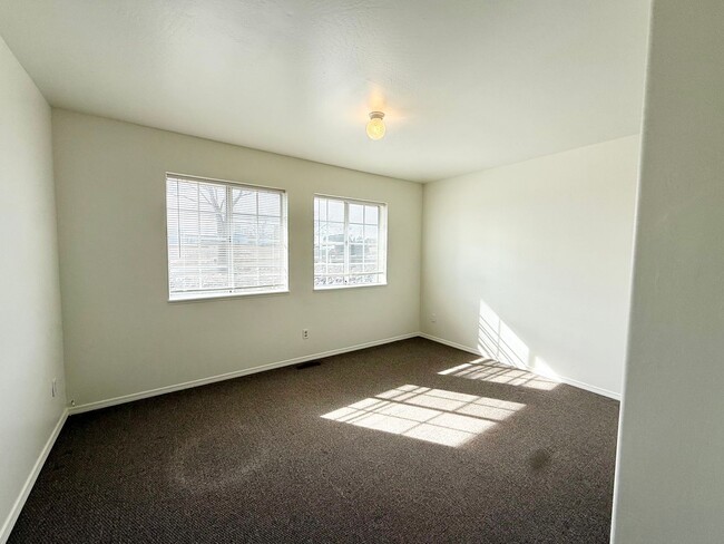 Building Photo - 9490 E Catalina Dr