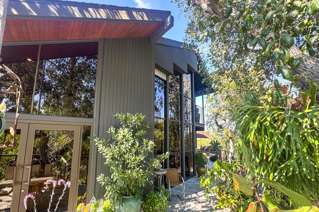 Building Photo - 1344 Marianna Rd