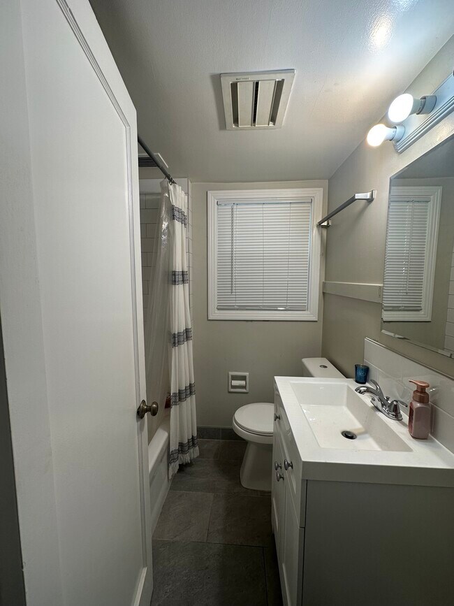 Bathroom view 3 - 815 19th St