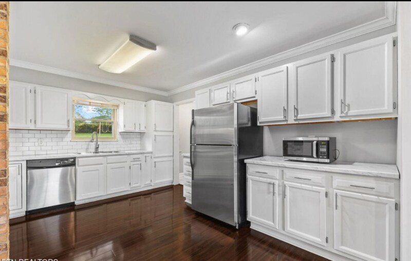 Building Photo - 1221 Southbreeze Cir