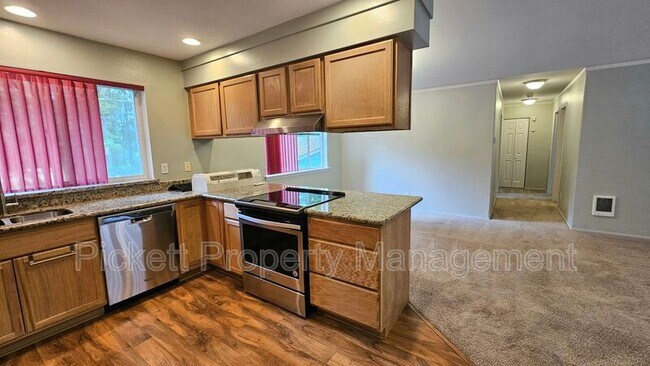 Building Photo - 11389 Symes Rd NW