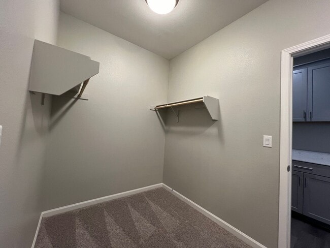 Building Photo - Modern! 3/2.5/2 Townhome in Minden