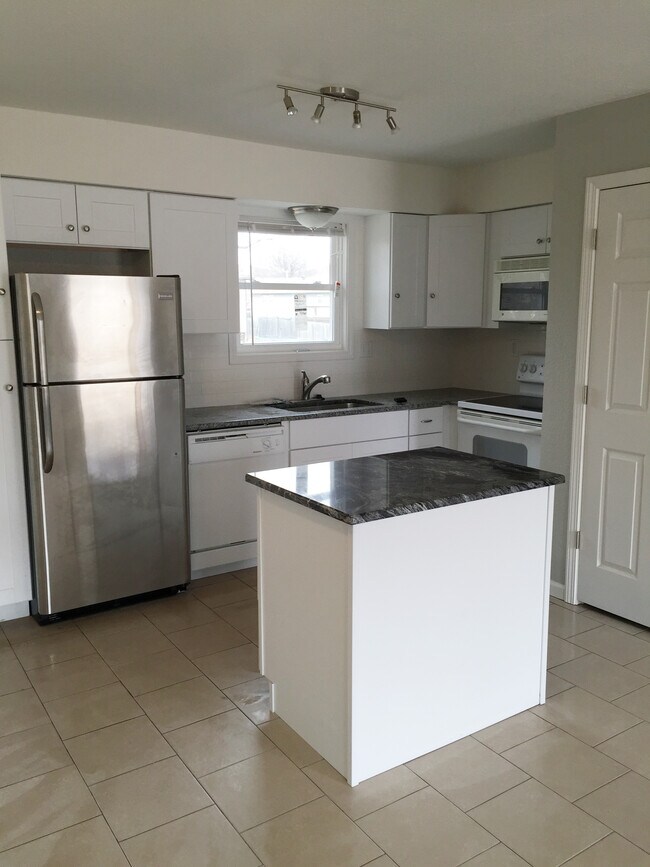 Building Photo - 2517 Maverick Ln