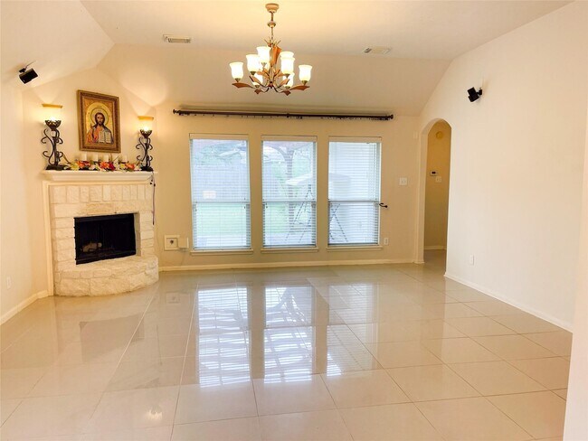 Building Photo - 3257 Gladewater Ln