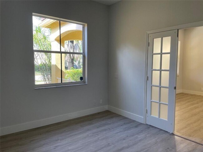 Building Photo - 4293 Laurel Ridge Cir