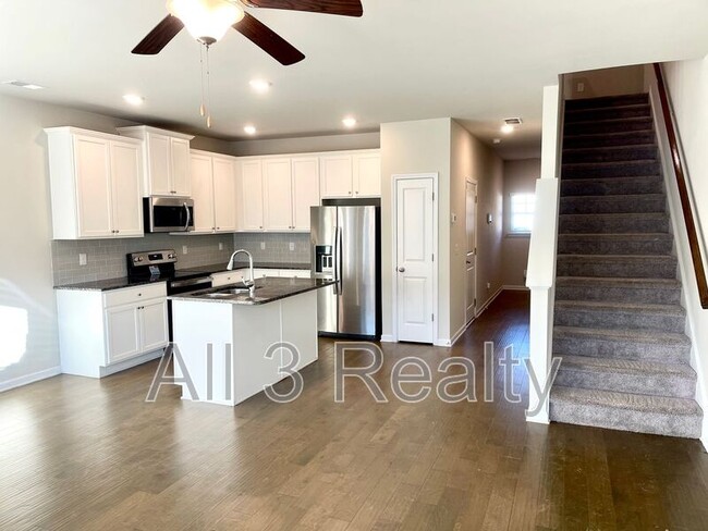 Building Photo - 3502 Lakeview Crk