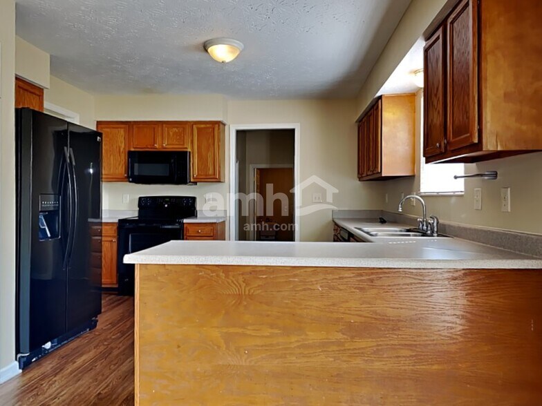 Building Photo - 7011 Medford Ct