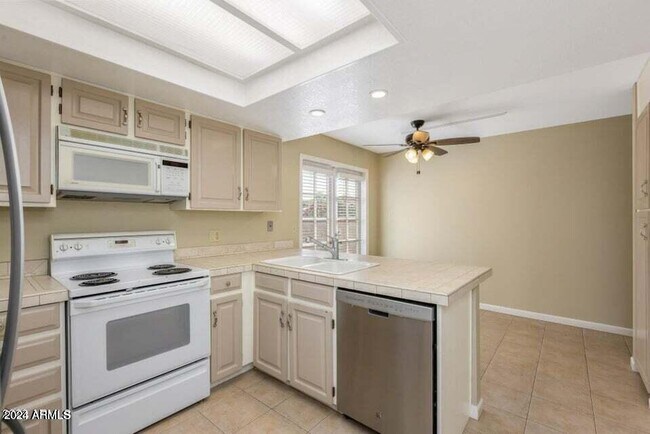 Building Photo - 7230 E Arlington Rd