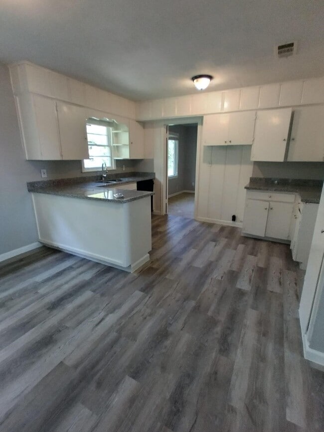 Building Photo - 1220 Walnut St