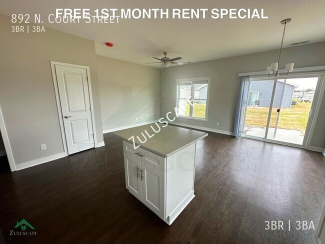 Building Photo - 892 N Court St