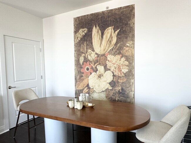 Building Photo - 1901 SUMMIT Ave