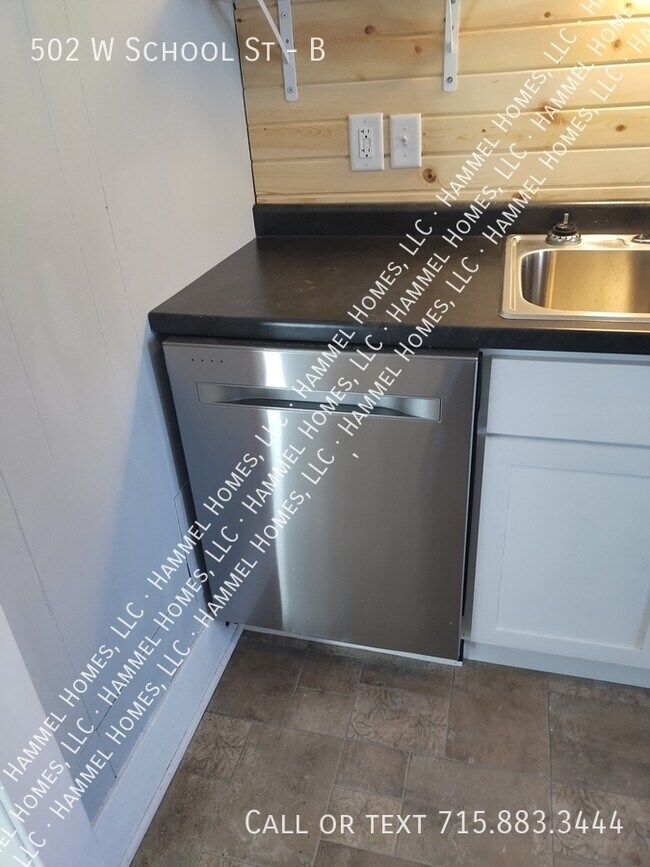 Building Photo - 502 W School St