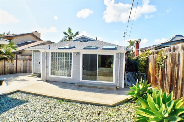 Building Photo - 123 W Avenida Valencia