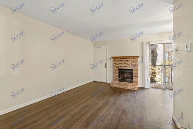 Building Photo - 9520 Royal Ln