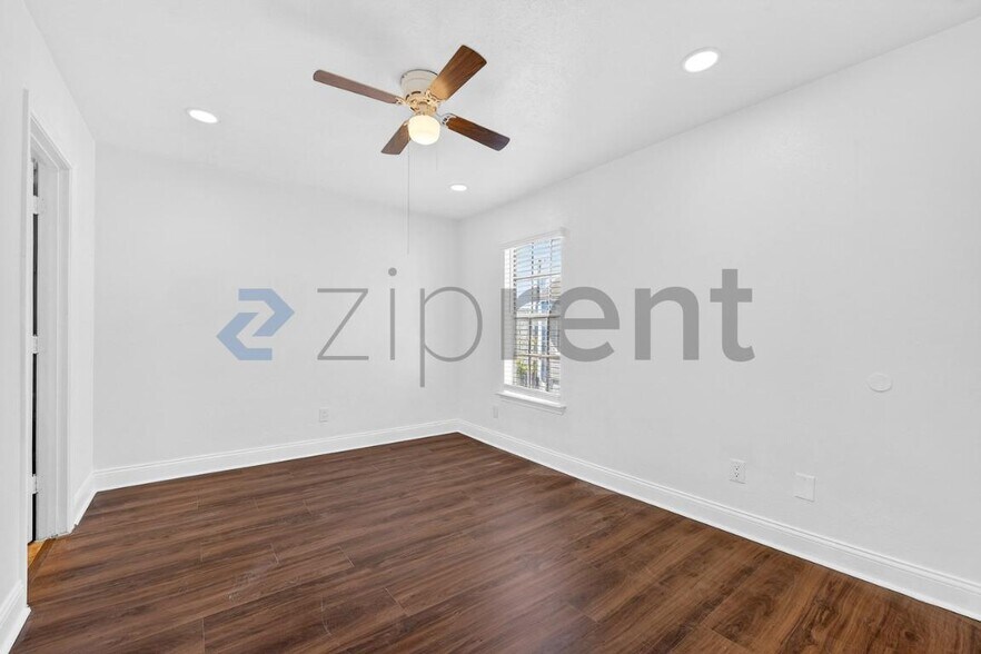 Building Photo - 4626 San Jacinto St