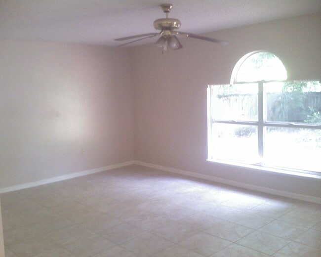Building Photo - 1745 W Marshall Lake Dr