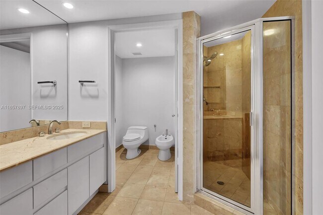 Building Photo - 848 Brickell Key Dr