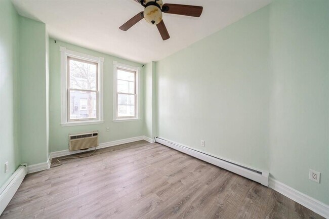 Building Photo - 259 Griffith St