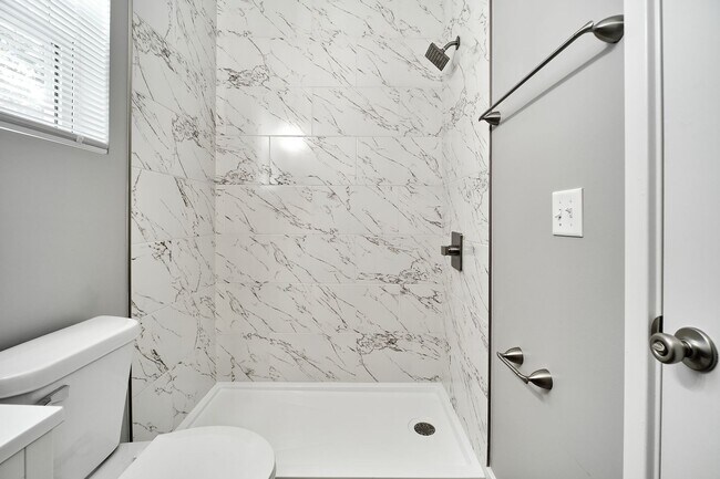 Building Photo - 415 Dequincy St