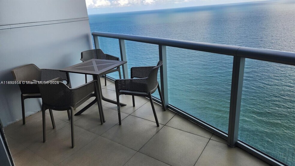 Building Photo - 17001 Collins Ave