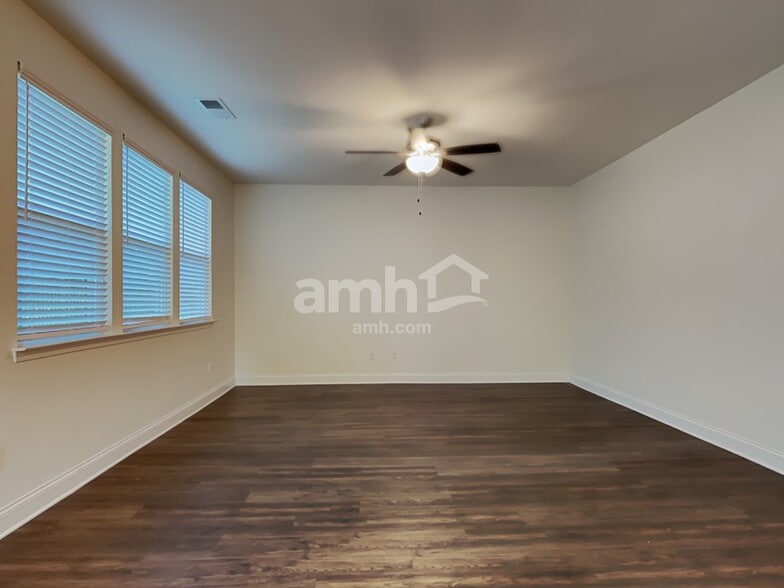 Building Photo - 1328 Mount Logan Dr