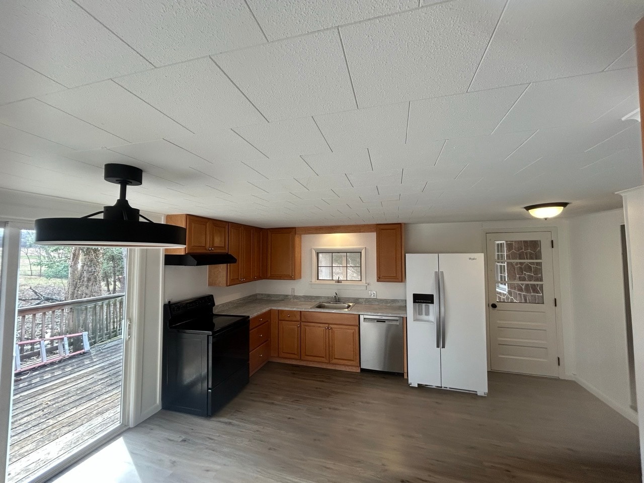 Kitchen - 1520 Harvey Ln