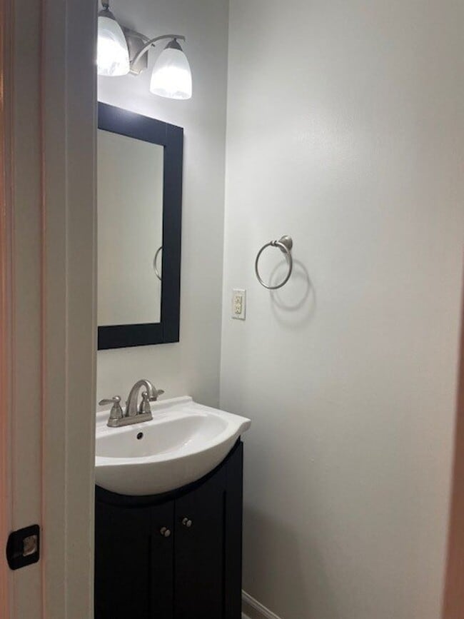 Building Photo - 32 Huntsfield Dr