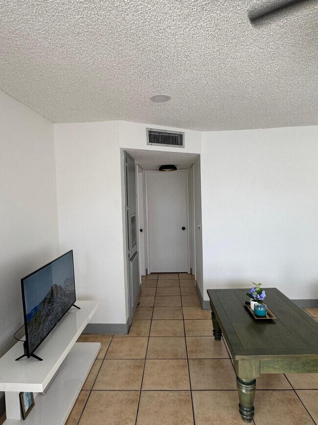 Building Photo - 8130 N 33rd Dr