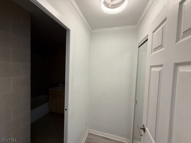 Building Photo - 285 Aycrigg Ave