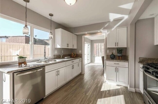 Building Photo - 1511 Living Desert Dr
