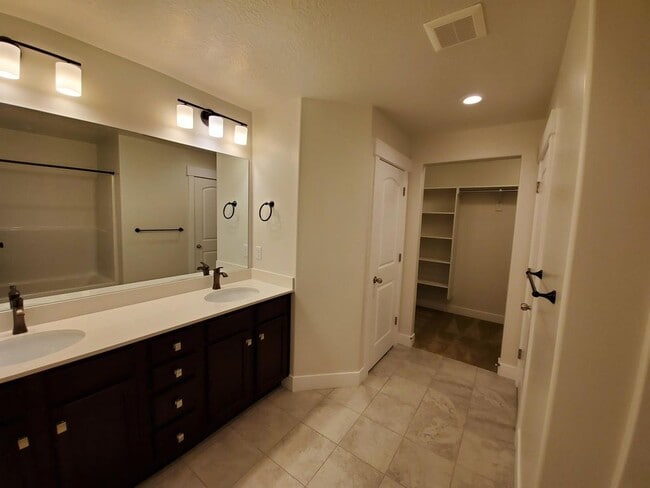 Building Photo - 4327 W Hemsley Ln