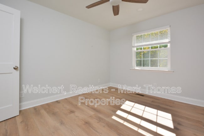 Building Photo - 210 Bridgefield Pl