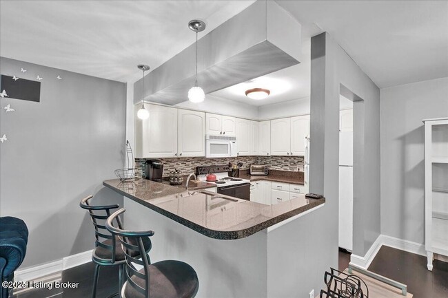 Building Photo - 44 Lake Ave