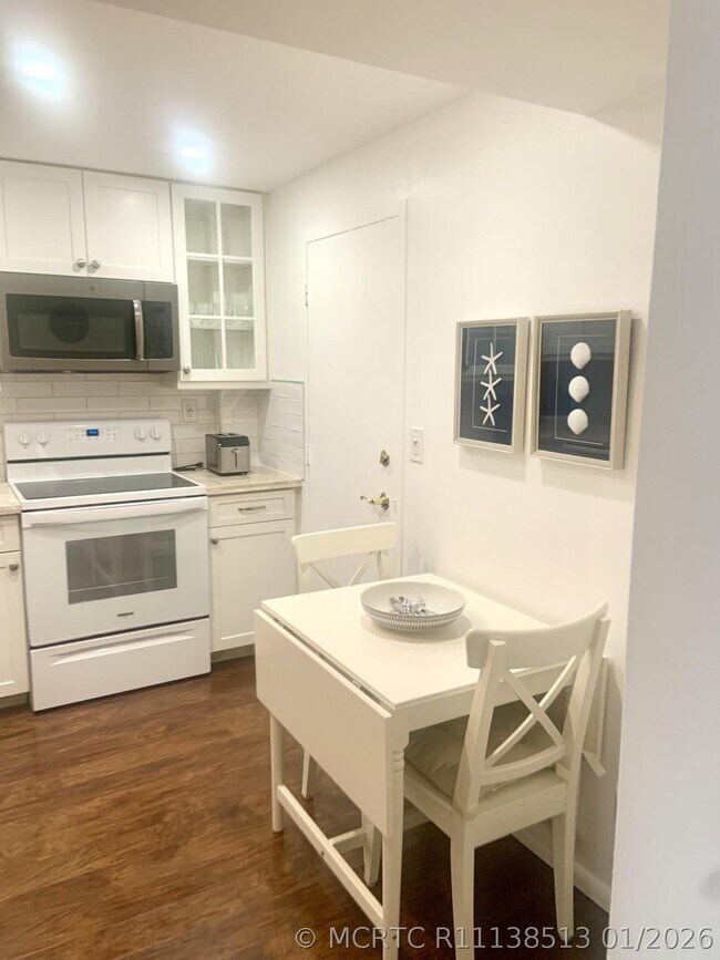 Building Photo - 2840 S Ocean Blvd