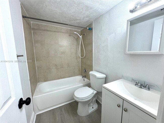 Building Photo - 1525 NE 135th St