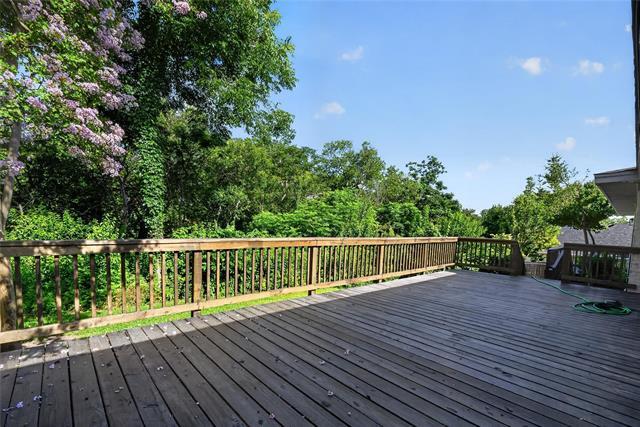 Building Photo - 2808 Woodland Dr