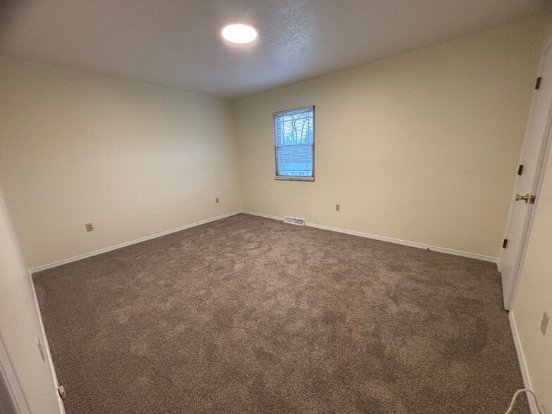 Building Photo - 526 Broadway Ave