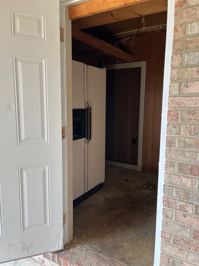 Building Photo - 3 Bedroom / 1 Bath  Johnson City, TN